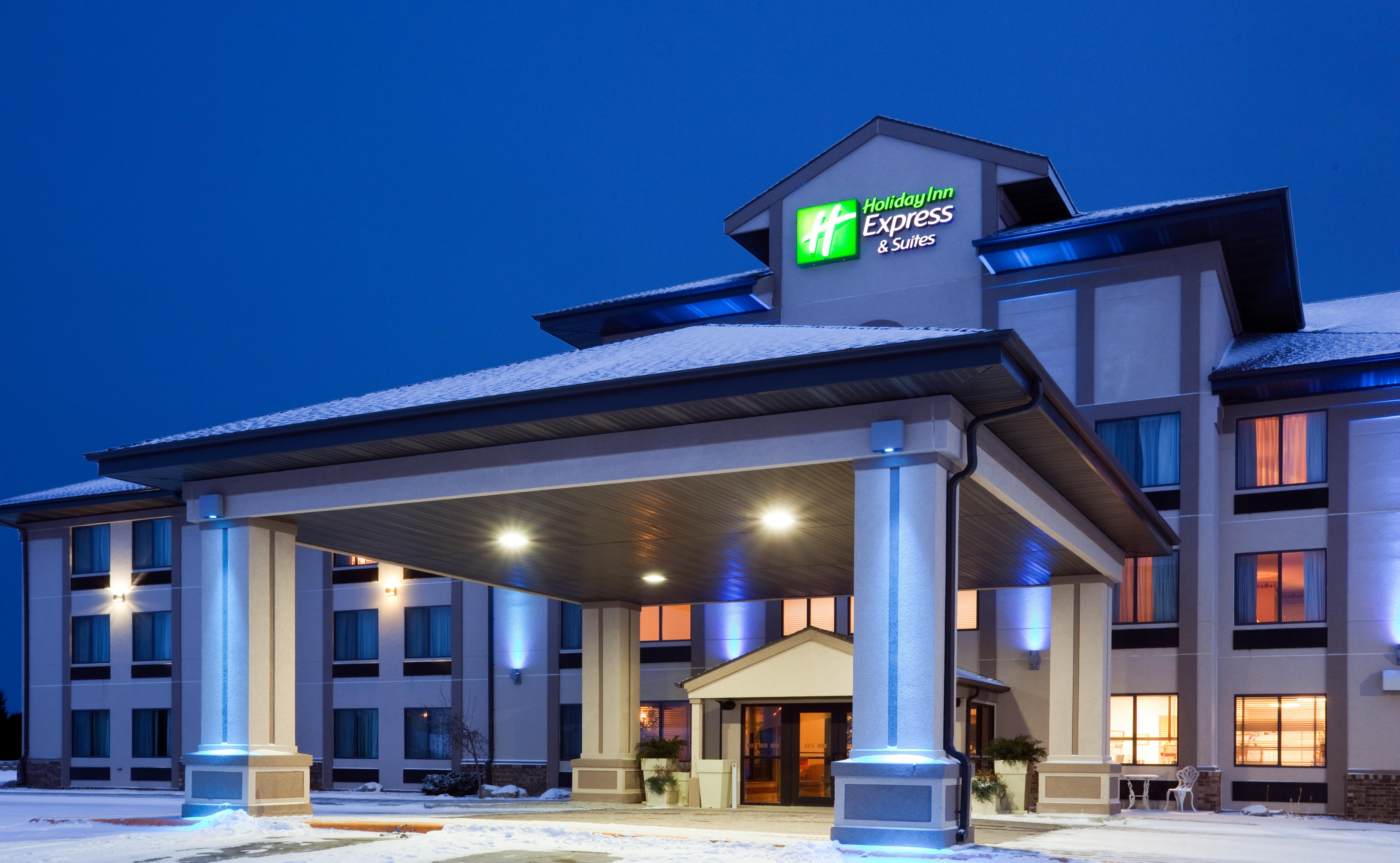 Holiday Inn Express & Suites Winner By Ihg Eksteriør billede