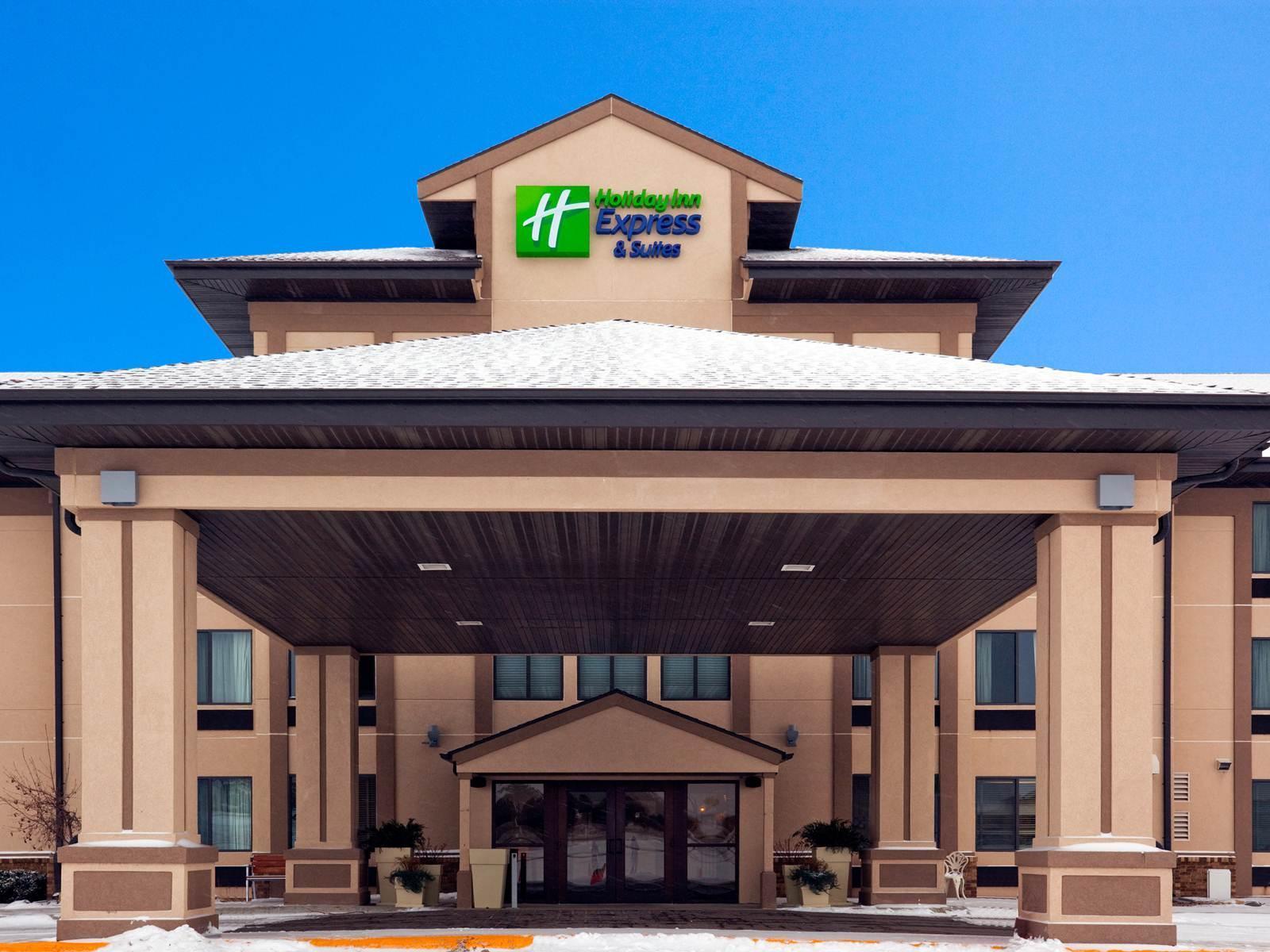 Holiday Inn Express & Suites Winner By Ihg Eksteriør billede