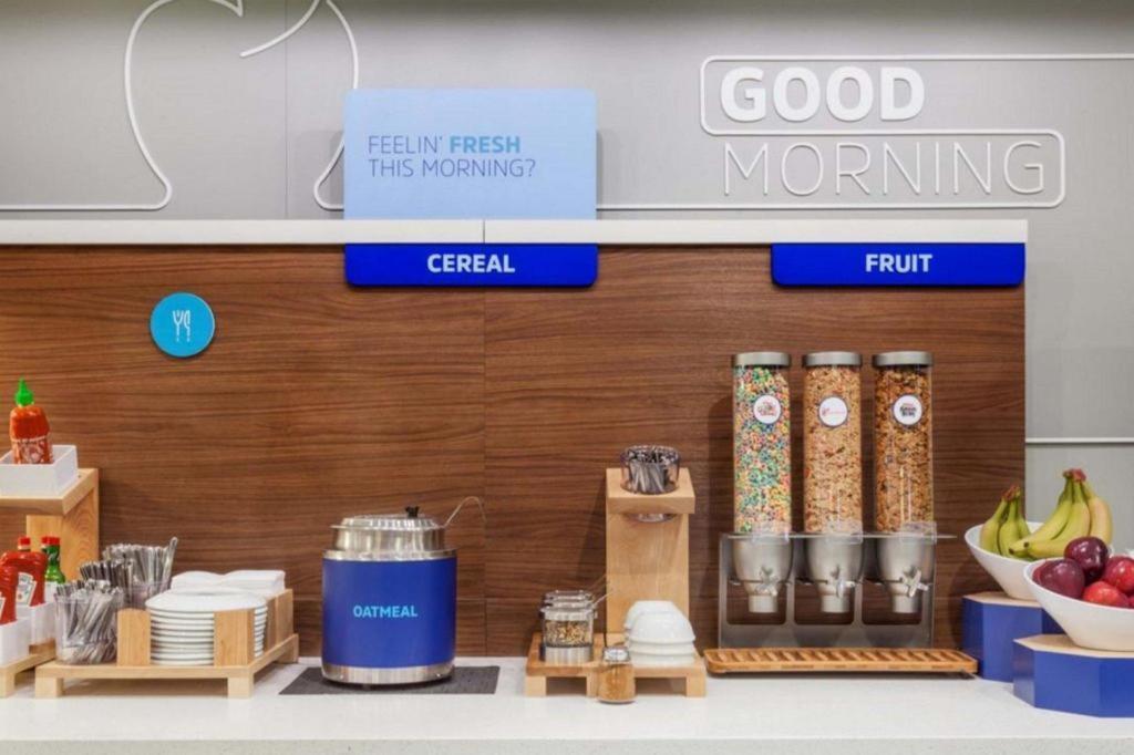 Holiday Inn Express & Suites Winner By Ihg Eksteriør billede